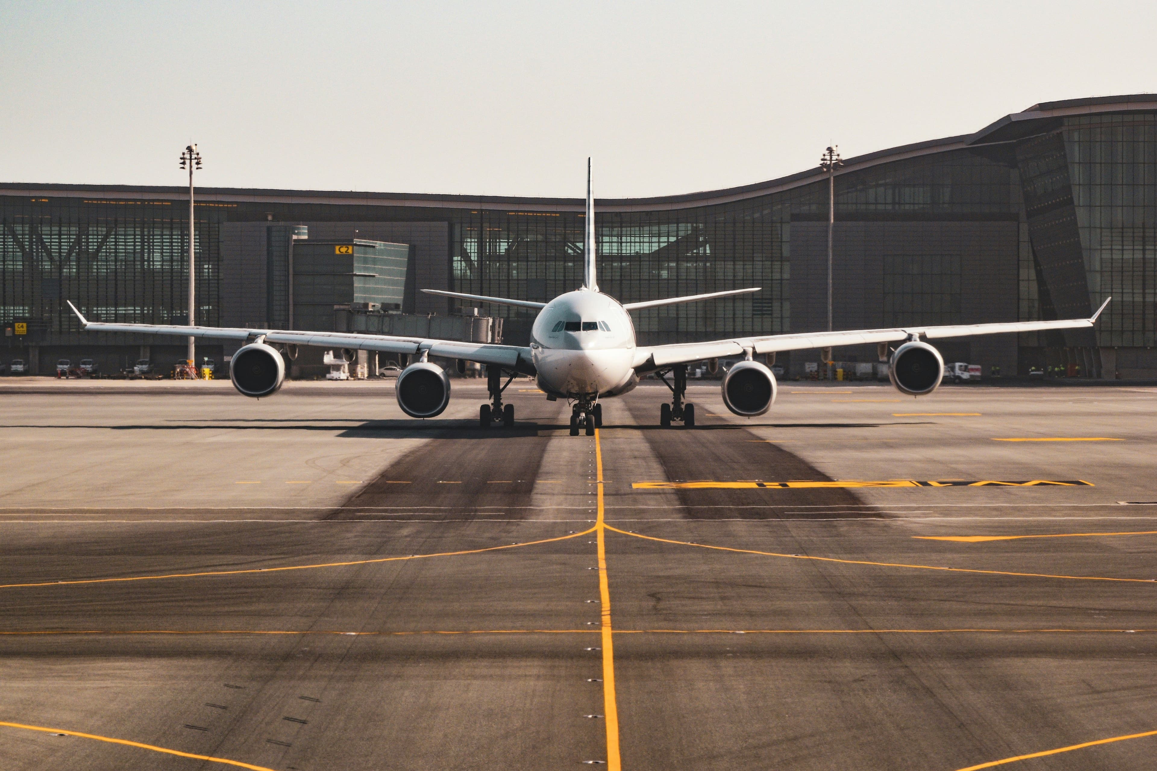 Avion de ligne sur le tarmac de l'aéroport de Paris
